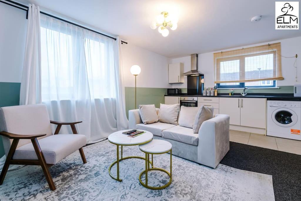 Cozy 1 Bedroom Apartment, Prime Location , Free Parking Manchester Eksteriør bilde