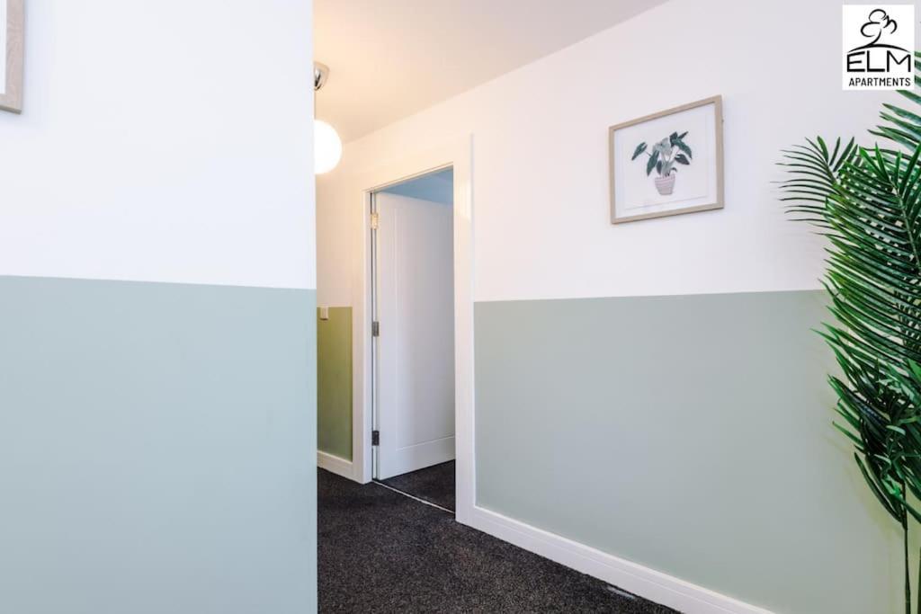 Cozy 1 Bedroom Apartment, Prime Location , Free Parking Manchester Eksteriør bilde