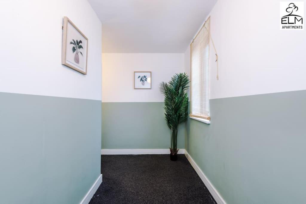 Cozy 1 Bedroom Apartment, Prime Location , Free Parking Manchester Eksteriør bilde