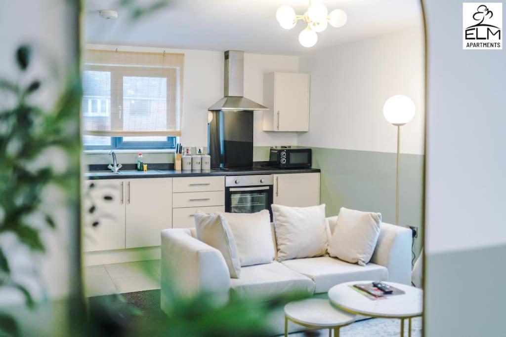Cozy 1 Bedroom Apartment, Prime Location , Free Parking Manchester Eksteriør bilde